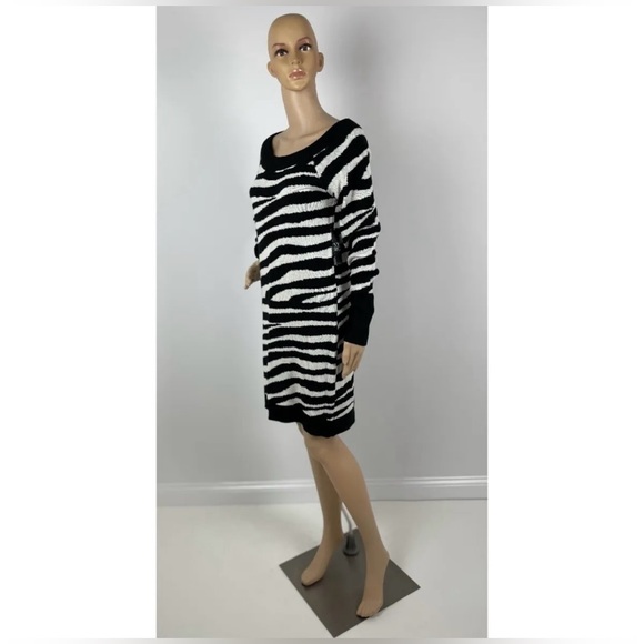 Black and White Leopard Print Sweater Dress - Picture 5 of 9